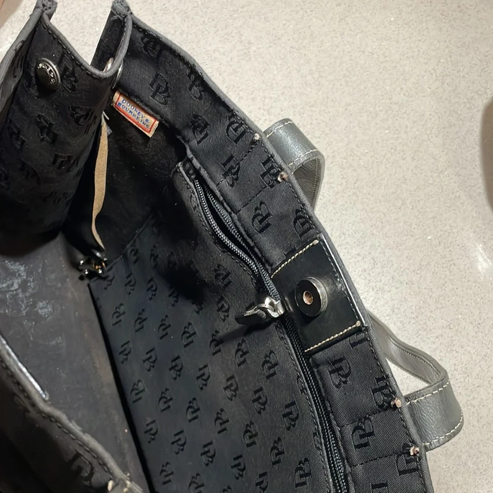 Dooney & Bourke Black and White Logo Shoulder Bag and black canvas tote bundle - Picture 15 of 16